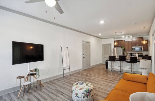 Farragut Apartment | Overlook 5001I Luxury Accommodations I Pool