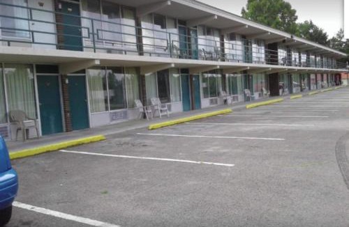 Revelo Hotel | OYO Hotel Whitely City Hwy 27 KY