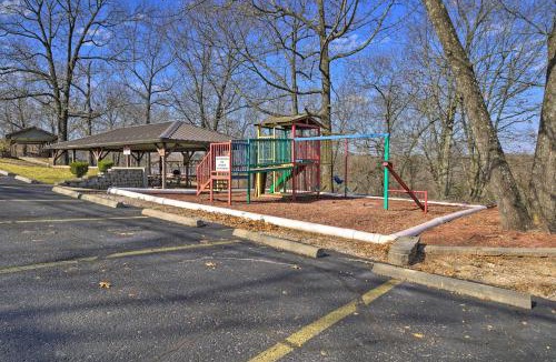 Notch Estates Apartment | Ozark Mountain Condo about 2 Mi to Silver Dollar City!