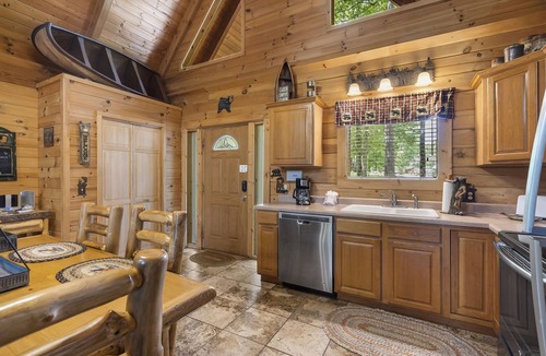 Branson Cedars Cabin | Ozark Preserve Premium Log Cabin HotTub Firepit Car Charger Free Tickets Near Thunder Ridge