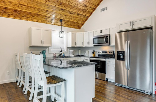 Van Buren House | Ozarks Escape w/River Views & Fire Pit