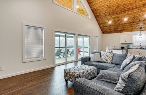 Van Buren House | Ozarks Escape w/River Views & Fire Pit