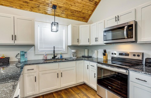 Van Buren House | Ozarks Escape w/River Views & Fire Pit
