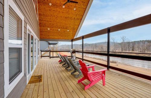 Van Buren House | Ozarks Escape w/River Views & Fire Pit