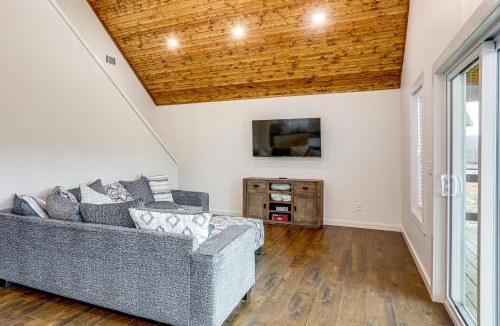 Van Buren House | Ozarks Escape w/River Views & Fire Pit