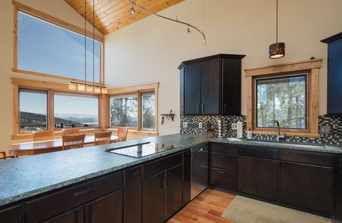 Bayfield House | Panoramic Valley Home | Views, Deck & Game Room - Sauna