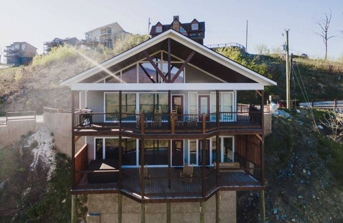 Chalet Village North Cabin | Paradise Peake PoolTable | HotTub | Epic View