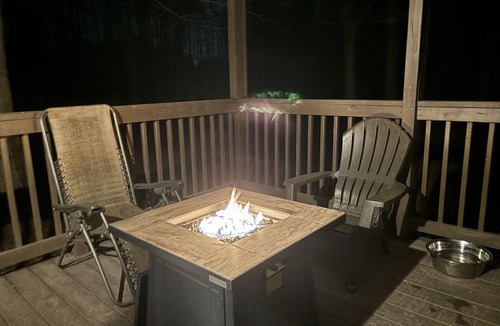 New Albany Cabin | Peaceful 2.5-Acre Retreat Near the City with Space to Unwind