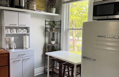 Buechel Apartment | Peaceful 2-bedroom apartment in Buechel, Louisville. Close to YMCA, Costco, Rest