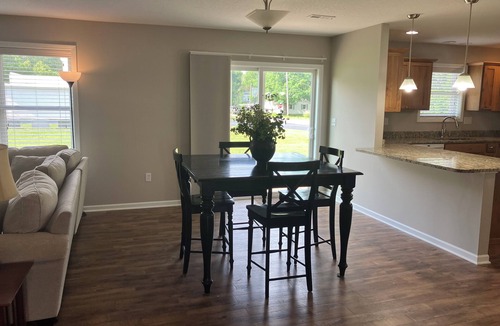 Hamilton House | Peaceful 3 bedroom handicapped accessible house with AC in charming Hamilton.