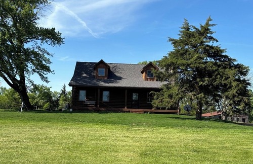 Potter Cottage | Peaceful 3-bedroom + Loft cottage with AC; only 1 hour to GEHA stadium; sleeps 7