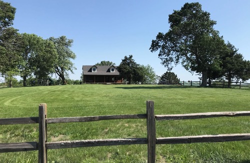 Potter Cottage | Peaceful 3-bedroom + Loft cottage with AC; only 1 hour to GEHA stadium; sleeps 7
