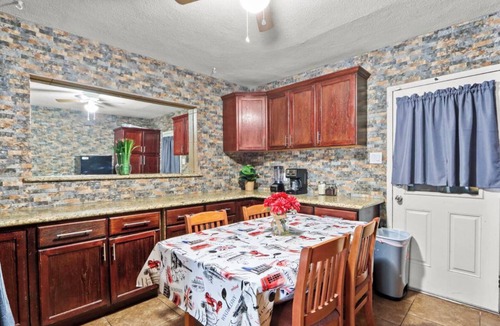 Northeast El Paso Apartment | Peaceful 3BR/1BA Home near DT and Hiking Serene