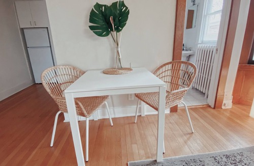 Dundee-Happy Hollow Historic District Apartment | Peaceful Bungalow 😍 Midtown, Close to Everything