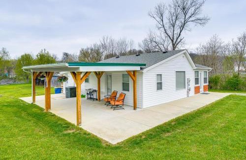 Coxs Creek House | Peaceful Home w/Patio on 30 Acres in Coxs Creek!
