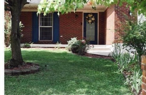 Jeffersonville House | Peaceful, Spacious Living Room, Near Downtown Louisville