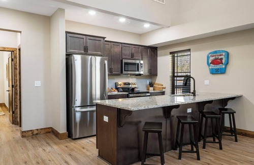 Hollister Cabin | Peaceful Water View-Cozy Cabin-Free Daily Tickets-Near Table Rock-Pvt Hot Tub