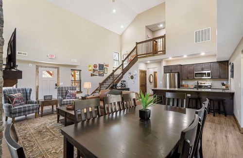 Hollister Cabin | Peaceful Water View-Cozy Cabin-Free Daily Tickets-Near Table Rock-Pvt Hot Tub