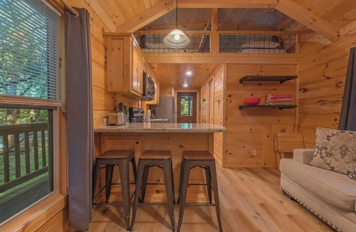 Chattanooga Cabin | Peggers Luxury Tiny Cabin at Lookout - Loaded