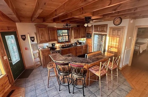 Pelham Cabin | Pelham Pointe Mountaintop Cabin - Incredible Panoramic Bluff View!