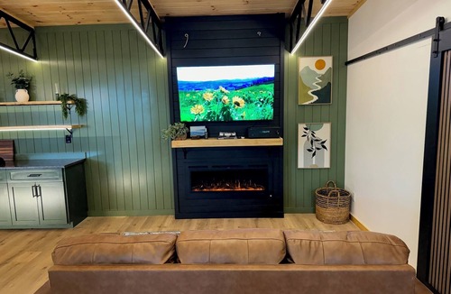 Newport House | Pepper Jack Shack: Your Cozy Mountain Retreat