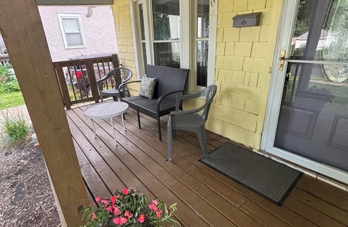 South Kansas City House | Perfect 1-Bedroom Brookside Place Close to Shopping