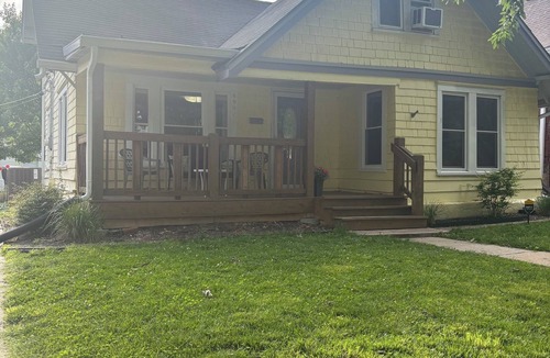South Kansas City House | Perfect 1-Bedroom Brookside Place Close to Shopping