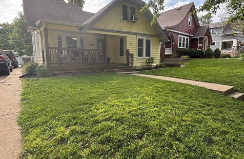 South Kansas City House | Perfect 1-Bedroom Brookside Place Close to Shopping