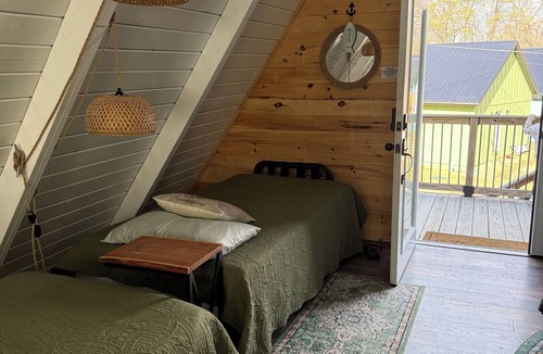 Ashley Oaks Cabin | Perfect 1-Loft cabin on Lake Melton, close to UT