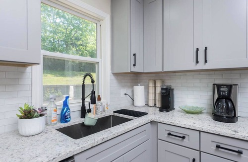 Riverside House | Perfect 4-bedroom house in Riverside, Missouri, near riverwalk, Airport, FIFA Sd
