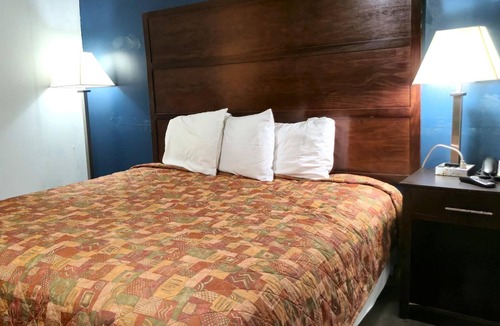Cleveland Hotel | Perfect Budget Room for Solo Trips, Near Museum Center at 5ive Points 1.6 miles