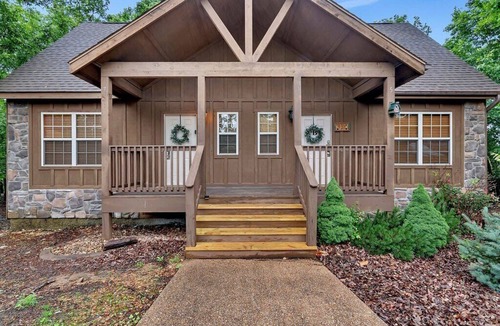 Reeds Spring Cabin | Perfect Cabin Retreat! Close to Silver Dollar City