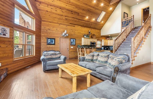 Lampe Cabin | Perfect Family Vacation, near Dogwood Canyon- Lakefront Free Amenities Hot Tub Pools