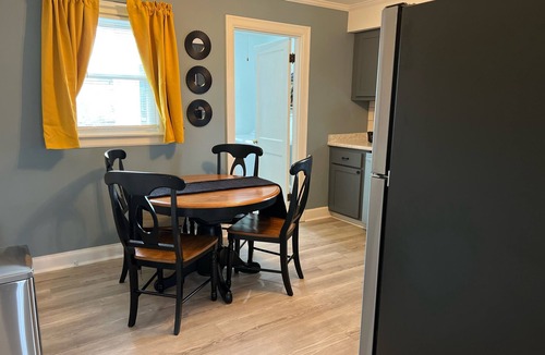 Lebanon House | Perfect for Traveling Professionals. Rent By The Month Updated 2BR in Town