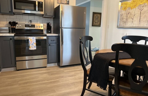 Lebanon House | Perfect for Traveling Professionals. Rent By The Month Updated 2BR in Town