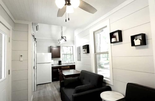 Owensville Cabin | Perfect Glamping Getaway for a Relaxing Vacation with Your Loved One: Pretty Tiny House in Owensville, Missouri