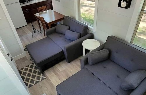 Owensville Cabin | Perfect Glamping Getaway for a Relaxing Vacation with Your Loved One: Pretty Tiny House in Owensville, Missouri