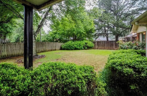 Cordova House | Perfect home away from home tucked away in a quiet neighborhood. This house will bring you peace and enjoyment yet safe during your visit to Memphis. Pack your clothes are we have you covered for rest of your essentials.