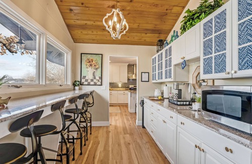 Osage Beach House | Perfect Location+Many Rooms to Gather+Huge Dock+Bring Your Boats and Your Pets!