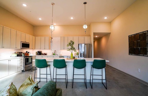 Oread Apartment | Peridot Suite - NEW (2bdrm/2bath) Loft