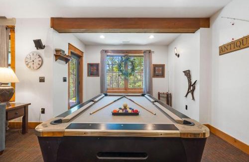 Blue Eye Cabin | Persimmon Hollow with GameRoom
