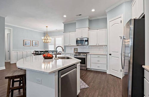 Morehead City Boat Rental | Pet-Friendly 3BR Coastal Cottage with Screened Porch & Community Pool in Beaufort, North Carolina