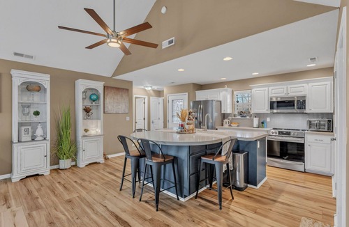 Waldron House | Pet-Friendly 3BR Near Kansas City, Fenced Yard, King Suite