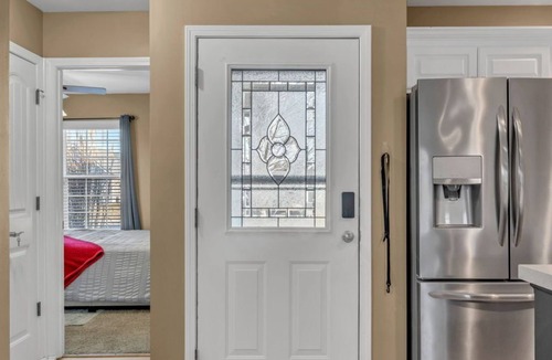 Waldron House | Pet-Friendly 3BR Near Kansas City, Fenced Yard, King Suite
