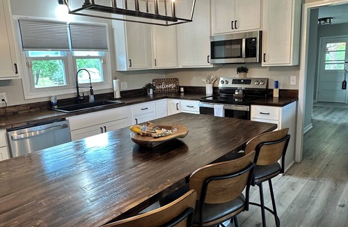 Springville House | Pet friendly Kentucky Lake Getaway with Boat Parking & room for the family!
