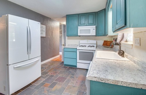 Langley House | Pet-Friendly Langley Home < 3 Mi to Lake!
