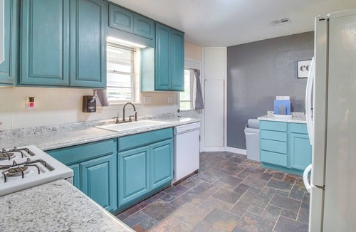 Langley House | Pet-Friendly Langley Home < 3 Mi to Lake!