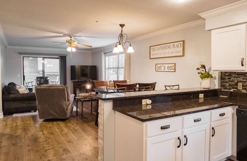 Table Rock Condo | Pet Friendly ~ Resort Amenities ~ Near the 76 Strip ~ FREE TICKETS INCLUDED! (PR50-4)