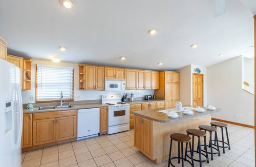 Hatteras House | Pet-friendly semi-oceanfront Hatteras home w/ocean & sunrise views!