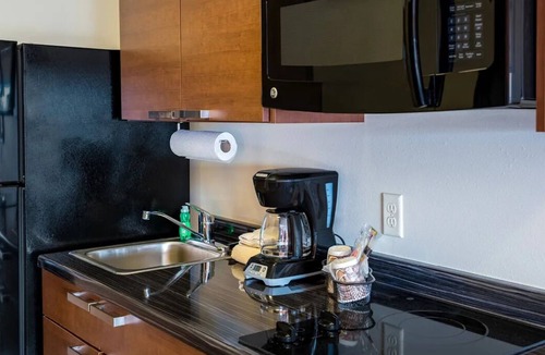 Hastings Hotel | Pet-Loving Room Close to Trails at Lake Hastings – Affordable & Convenient
